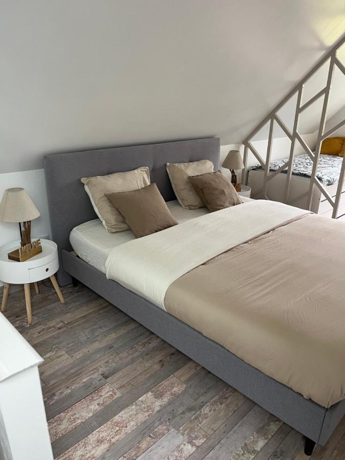 La Petite Maison De Kerguiniou Glomel ภายนอก รูปภาพ
